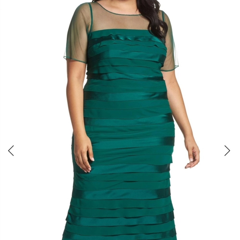 Adrianna Papell Illusion Boat Neck Short Sleeve Shutter Pleat Keyhole back mesh